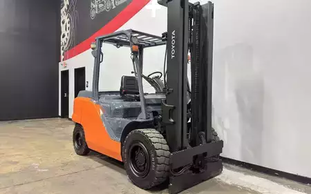 Montacargas diésel 2019  Toyota 8FD45U (5)