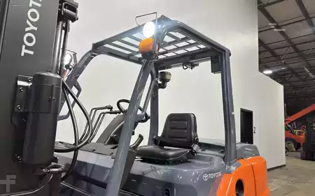 Montacargas diésel 2019  Toyota 8FD45U (7)