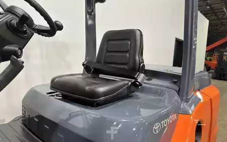 Montacargas diésel 2019  Toyota 8FD45U (9)