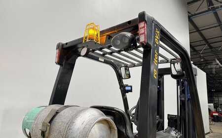 Propane Forklifts 2017  Yale GLC070VX (14)