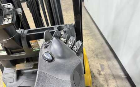 Propane Forklifts 2017  Yale GLC070VX (9)