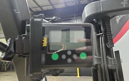 Propane Forklifts 2017  Yale GLP060VX (12)