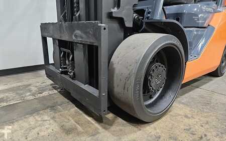 Propane Forklifts 2017  Toyota 8FGC70U (13)