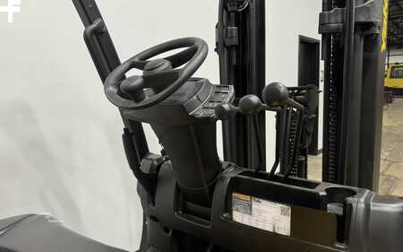 Propane Forklifts 2019  Yale GLP050VX (10)