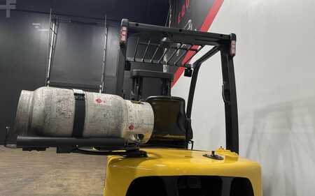 Propane Forklifts 2019  Yale GLP050VX (18)