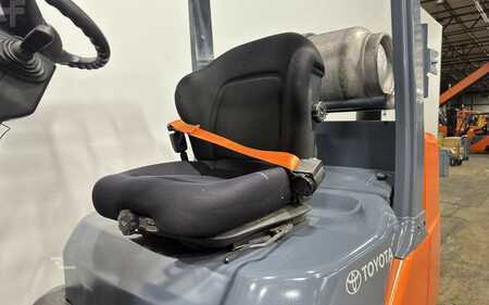 Carretilla elevadora GLP 2008  Toyota 8FGCU32 (9)