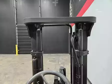Diesel Forklifts 2021  Yale GDP080VX (16)