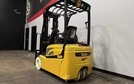 Montacargas Eléctrico (4 ruedas) 2020  Yale ERP035VT (2)