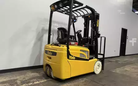 Montacargas Eléctrico (4 ruedas) 2020  Yale ERP035VT (3)
