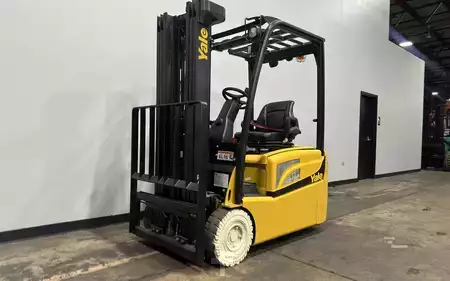 Montacargas Eléctrico (4 ruedas) 2020  Yale ERP035VT (4)