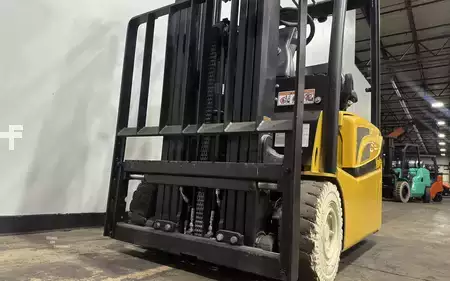 Montacargas Eléctrico (4 ruedas) 2020  Yale ERP035VT (5)