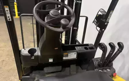 Montacargas Eléctrico (4 ruedas) 2020  Yale ERP035VT (8)