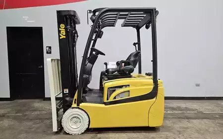 Montacargas Eléctrico (4 ruedas) 2020  Yale ERP035VT (1)