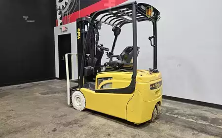 Montacargas Eléctrico (4 ruedas) 2020  Yale ERP035VT (2)