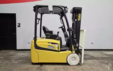 Montacargas Eléctrico (4 ruedas) 2020  Yale ERP035VT (5)