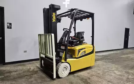 Montacargas Eléctrico (4 ruedas) 2020  Yale ERP035VT (7)
