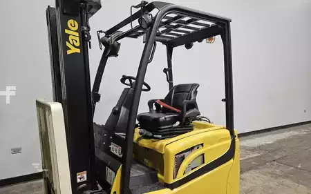 Montacargas Eléctrico (4 ruedas) 2020  Yale ERP035VT (8)