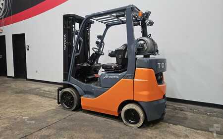 Carretilla elevadora GLP 2022  Toyota 8FGCU25 (2)