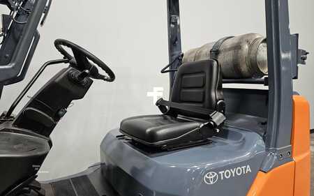 Carretilla elevadora GLP 2016  Toyota 8FGCU25 (11)