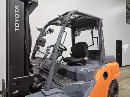 Diesel Forklifts 2019  Toyota 8FD40U (8)
