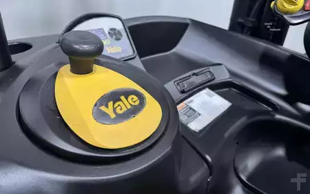 Reach Trucks 2021  Yale NR045EB (14)
