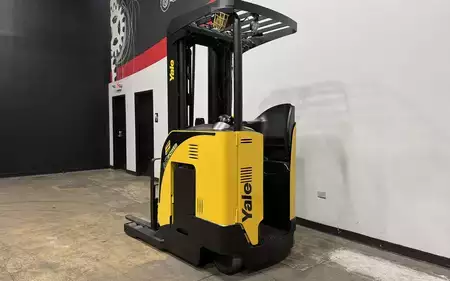 Reach Trucks 2021  Yale NR045EB (2)
