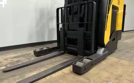 Reach Trucks 2021  Yale NR045EB (8)