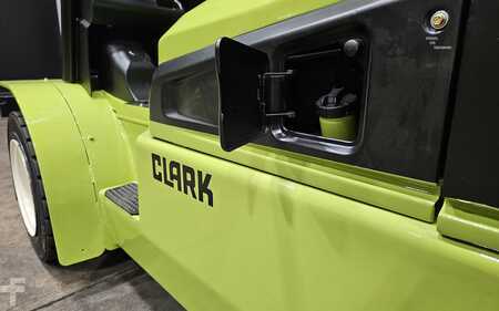 Carretilla elevadora diésel 2013  Clark C55SD (17)