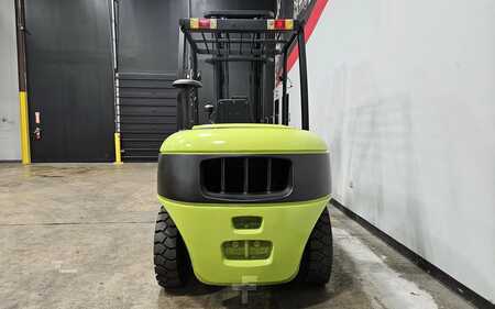 Carretilla elevadora diésel 2013  Clark C55SD (3)