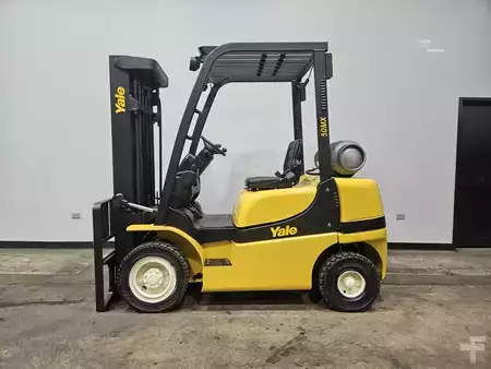 Propane Forklifts 2018  Yale GLP050MX (1)