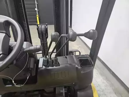 Propane Forklifts 2018  Yale GLP050MX (13)
