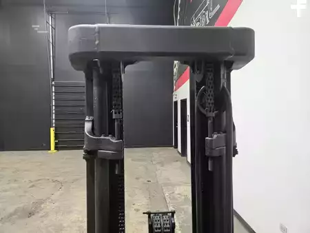 Propane Forklifts 2018  Yale GLP050MX (15)