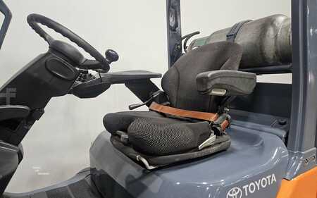 Carretilla elevadora GLP 2015  Toyota 8FGCU30 (11)