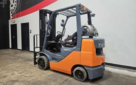 Carretilla elevadora GLP 2015  Toyota 8FGCU30 (2)