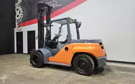 Montacargas diésel 2018  Toyota 8FD70U (2)
