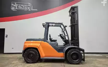 Montacargas diésel 2018  Toyota 8FD70U (5)