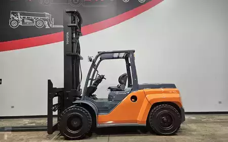 Montacargas diésel 2018  Toyota 8FD80U (1)