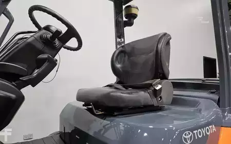 Montacargas diésel 2018  Toyota 8FD80U (11)