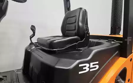 Montacargas diésel 2019  Doosan D35C-7 (11)