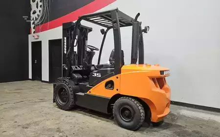 Montacargas diésel 2019  Doosan D35C-7 (2)