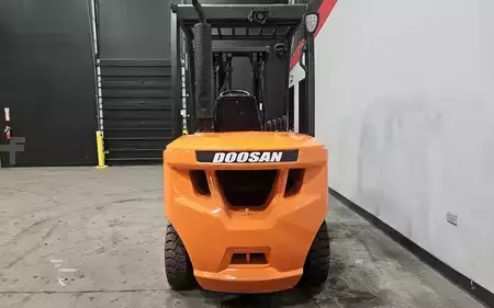 Montacargas diésel 2019  Doosan D35C-7 (3)