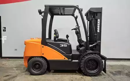 Montacargas diésel 2019  Doosan D35C-7 (5)