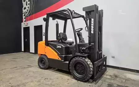 Montacargas diésel 2019  Doosan D35C-7 (6)