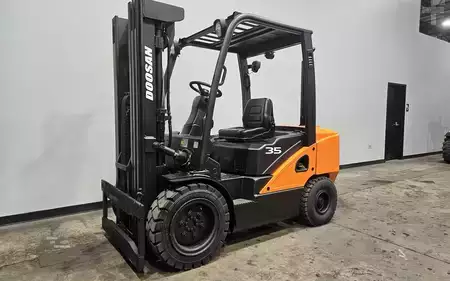 Montacargas diésel 2019  Doosan D35C-7 (8)