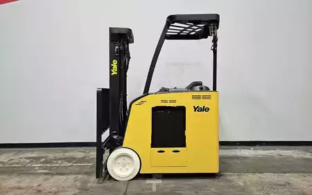 Montacargas Retráctil 2021  Yale ESC035AD (1)