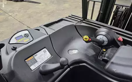 Montacargas Retráctil 2021  Yale ESC035AD (10)