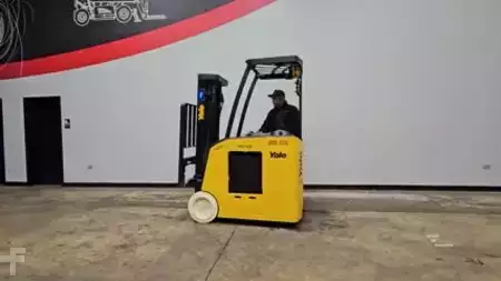 Montacargas Retráctil 2021  Yale ESC035AD (14)