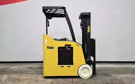 Montacargas Retráctil 2021  Yale ESC035AD (5)