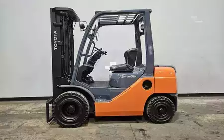 Diesel Forklifts 2017  Toyota 8FDU25 (1)