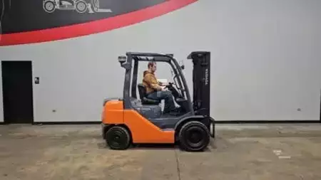 Diesel Forklifts 2017  Toyota 8FDU25 (20)